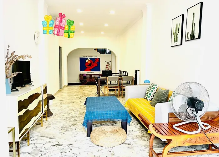 Convenient Rare House In Central City